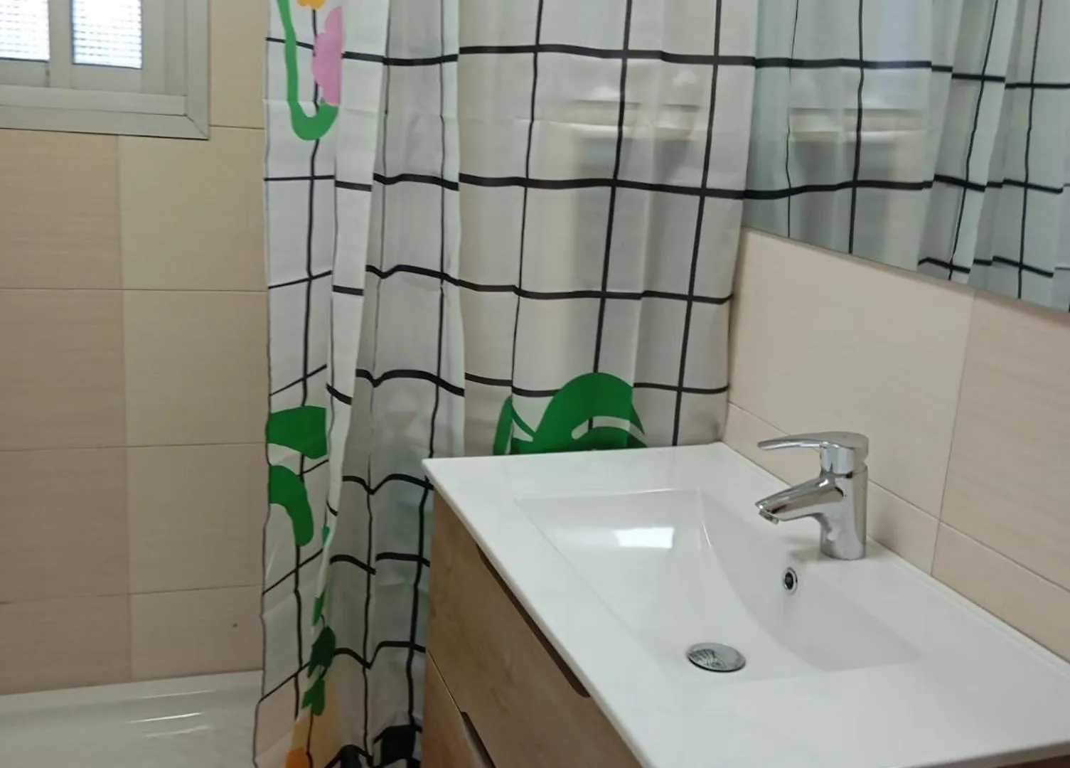Habitacion Con Bano Privado En Piso Compartido 0*, Jaén